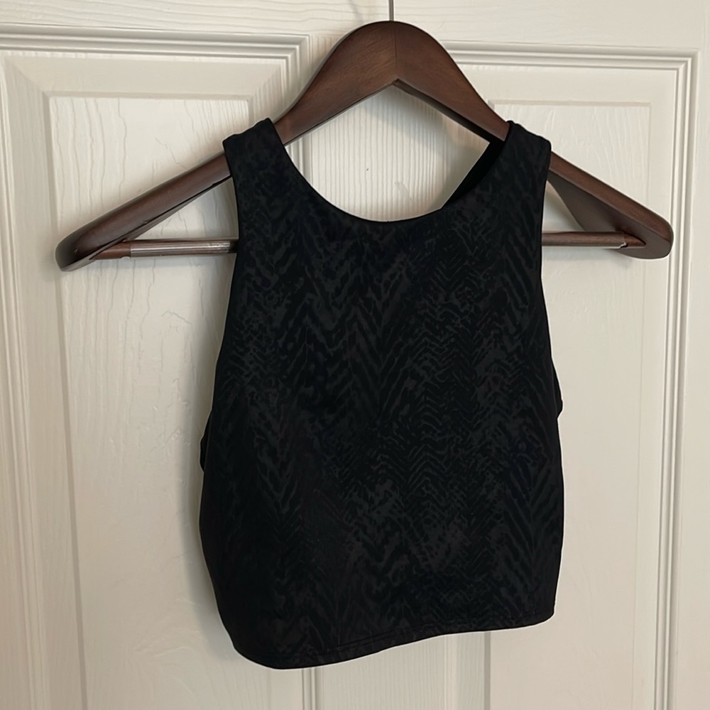 Athleta conscious crop in animal print - Picture 3 of 6